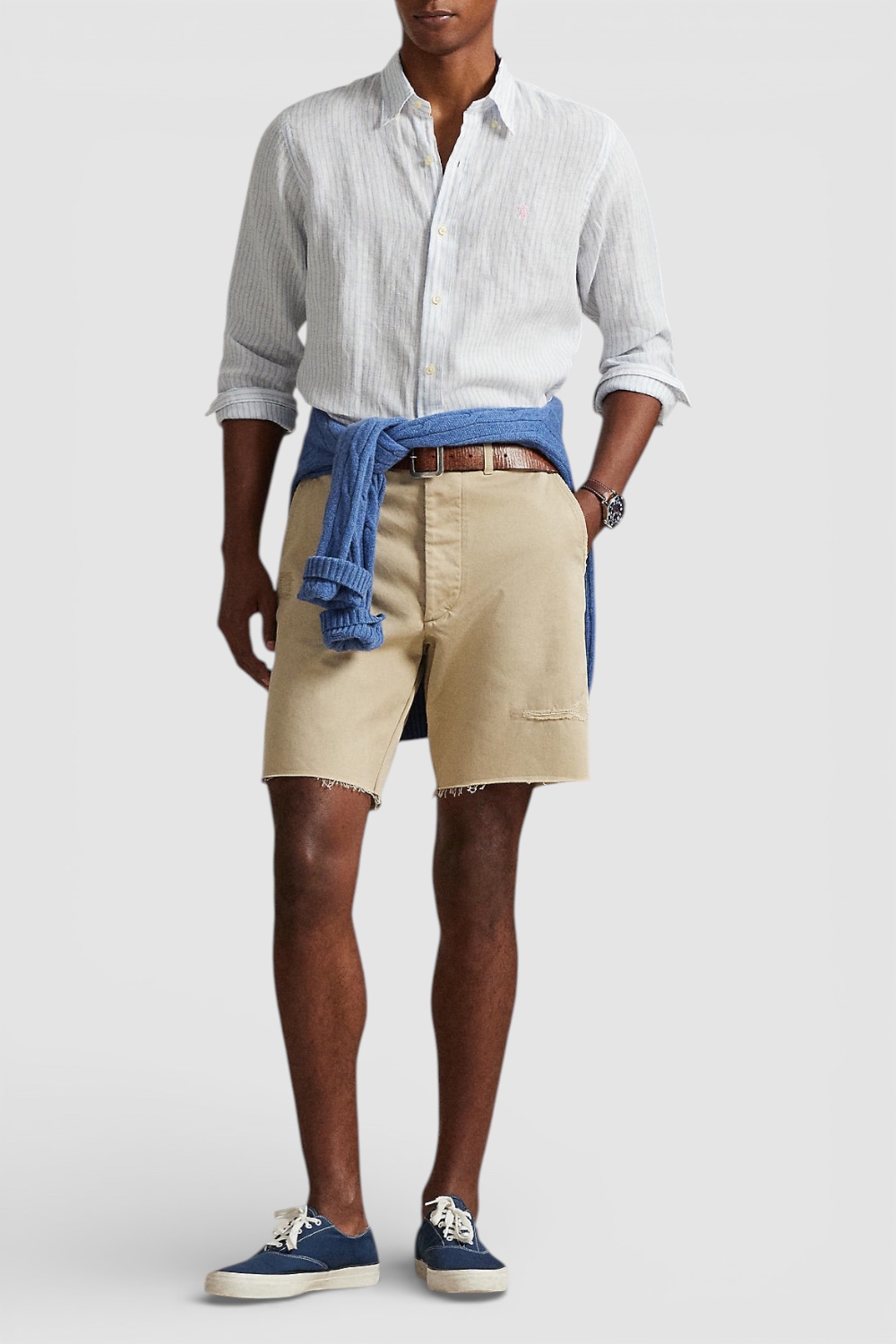 תמונת כל הלוק של חולצה מכופתרת